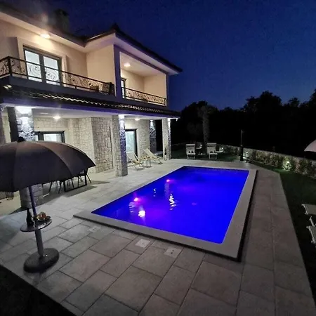 Sara Comfortable Villa *