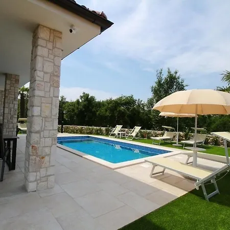 Sara Comfortable Villa *